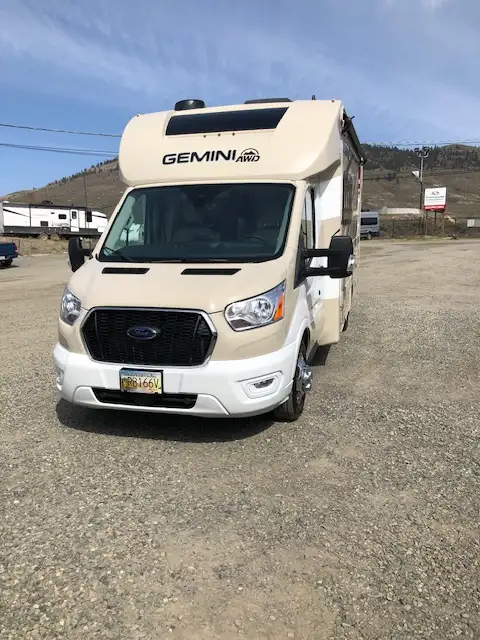 LIKE NEW - 2021 MOTOR HOME FOR SALE in RVs & Motorhomes in Kamloops - Image 3