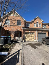 4 Bedrooms  and 4 Washrooms Town Home for Rent in Brampton!