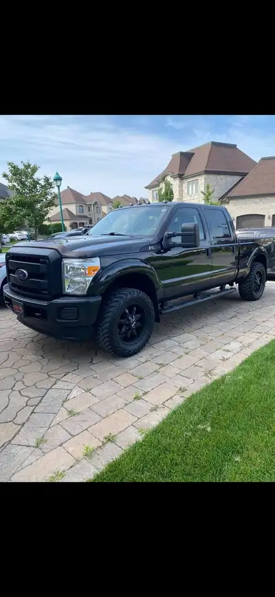 Well maintained 2015 F250 Super Duty 6.2L V8 139000km Fully repainted , flex fuel , lifted , monster...