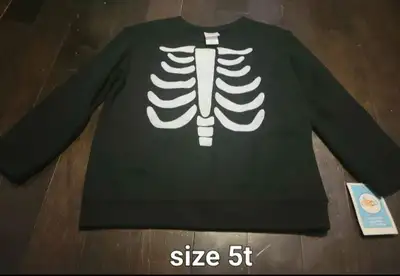 Boys size 5t Halloween sweater (new with tag), View more