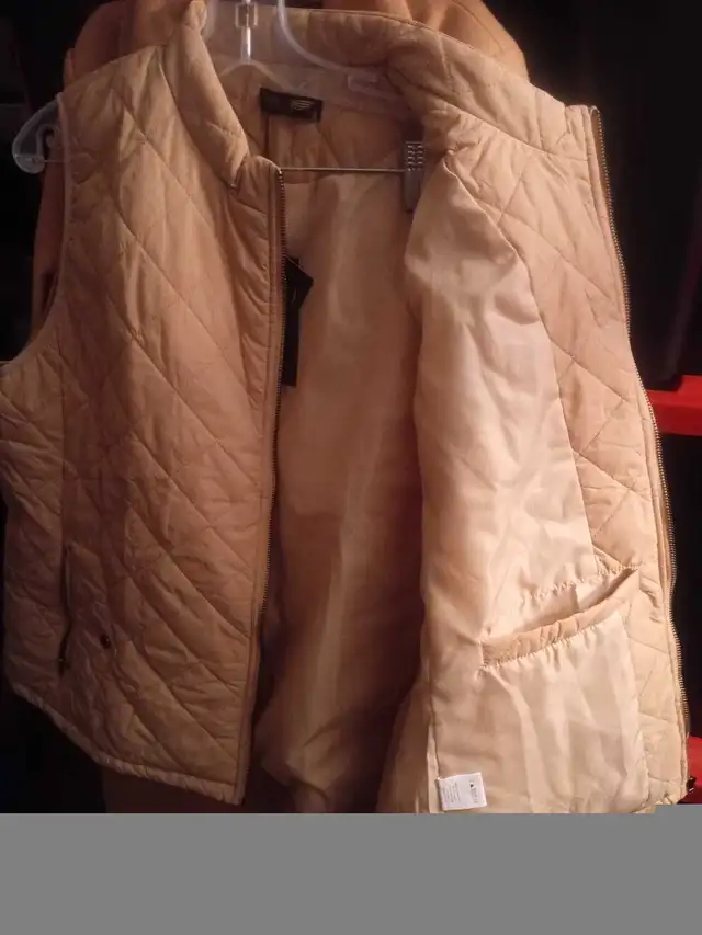 NEW! Women's Sleeveless Padded Vest - XX-Large in Women's - Tops & Outerwear in City of Toronto - Image 10
