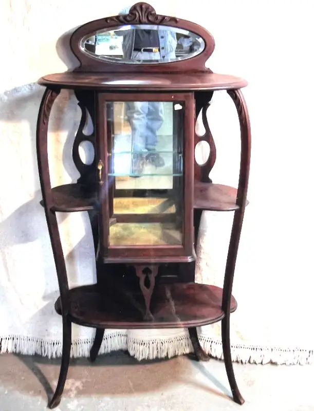 Meuble antique in Dressers & Wardrobes in Longueuil / South Shore - Image 2