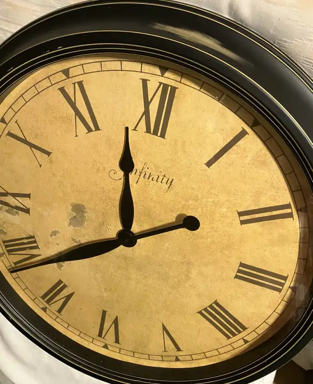 XL wall clock in Home Décor & Accents in Ottawa - Image 4