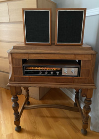 Meuble antique + radio Panasonic 