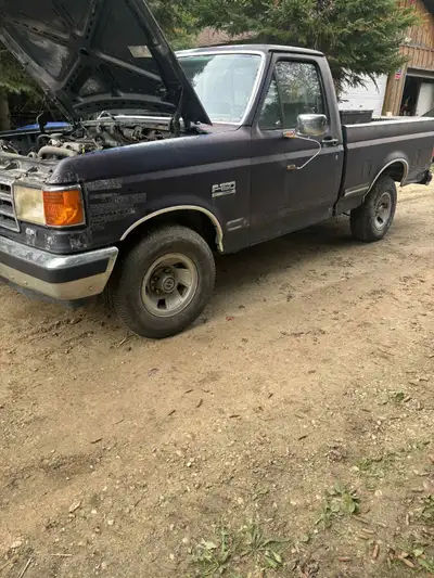 1990 Ford F-150 Lariat Reg Cab Short Box 6 Cylinder with a Standard transmission Power windows and l...