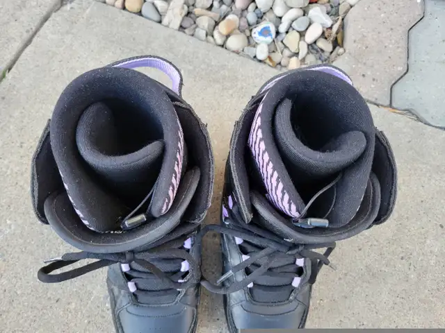 K2 snowboard Boots women size 10 in Snowboard in Edmonton - Image 5