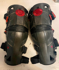 Mobius X8 Knee Braces