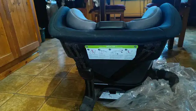 Siège d'auto Britax in Strollers, Carriers & Car Seats in City of Montréal - Image 5