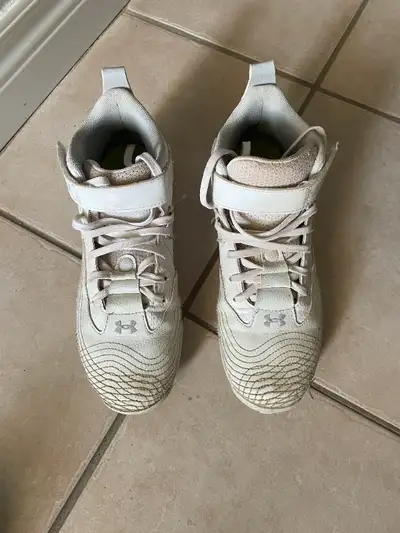 Baseball Cleats Brand: Under Armour - BH (Bryce Harper) Size: 5:5Y