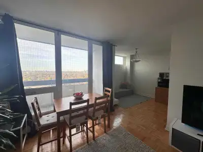 Spacious 1 bed + den, 1 bath apartment in Midtown Toronto Available for a lease assignment starting...