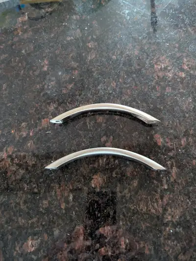 Brushed nickel finish, solid metal kitchen cabinet handles. 24 handles with screws, No damage at all...