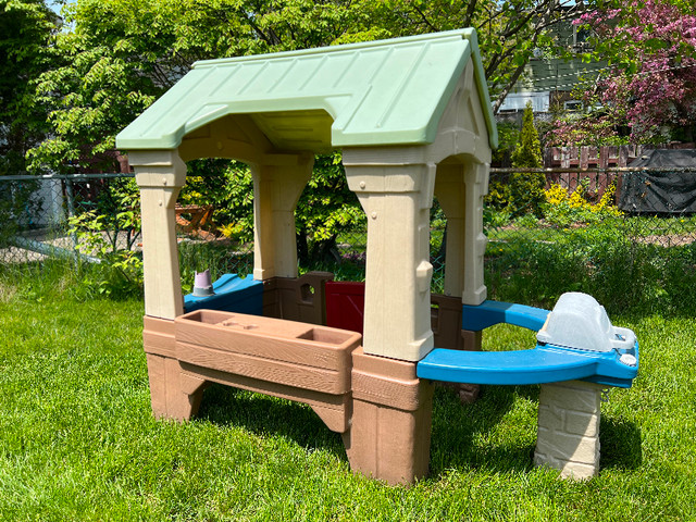 Step2 Great Outdoors Playhouse House in Toys & Games in City of Toronto - Image 3