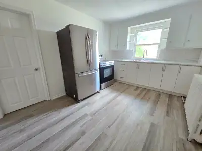 RARE MAIN FLOOR 3 BDRM - NEW LISTING!!! Avail. AUG 1st OR SOONER!! Located in PRIME CENTRAL WHITBY!!...