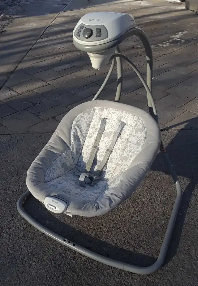 baby swing in Playpens, Swings & Saucers in Kingston - Image 2