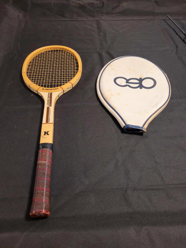 Raquette tennis en bois Vintage dans Tennis et raquettes  à Laval/Rive Nord