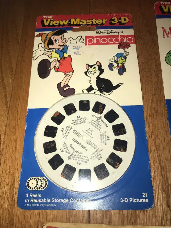 View-Master Lot 2 x 3D Viewers + 2 New set Reels + Vintage Sets in Toys & Games in St. Catharines - Image 6
