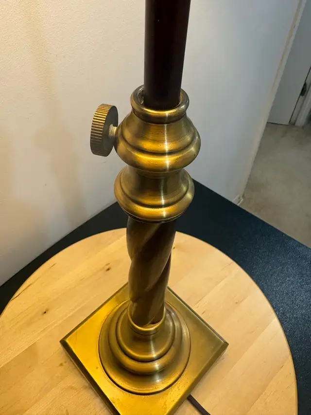 Pair of Vintage Brass and Wood Table Lamps in Indoor Lighting & Fans in City of Toronto - Image 4