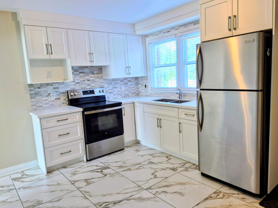 2 Bed * Main Floor * HEAT, WATER & PARKING INCLUDED 2