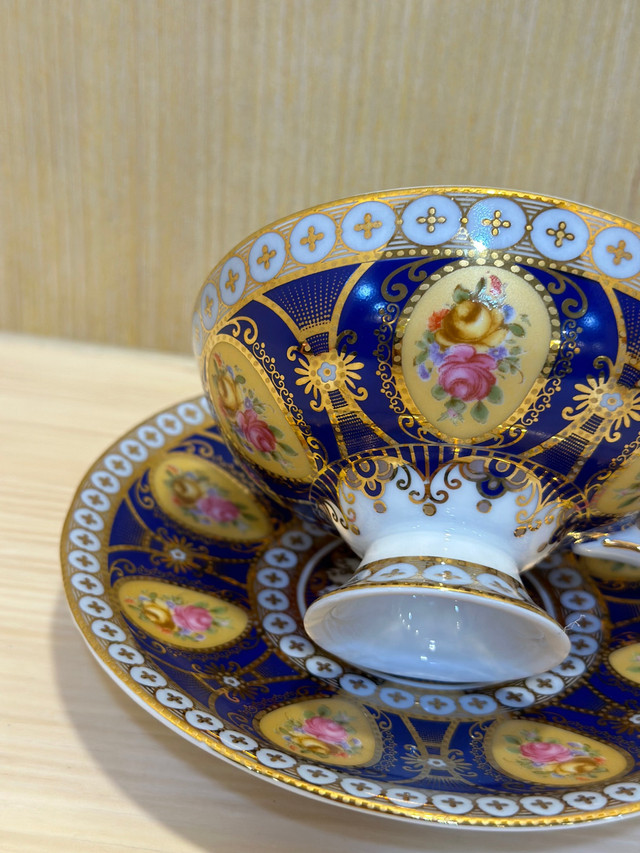 Vintage hand painted wide mouth blue cobalt tea cups & Tea pot - in Home Décor & Accents in Hamilton - Image 4