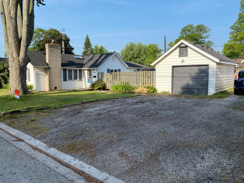 Newly renovated 2+ bedroom cottage in Bright’s Grove Long Term