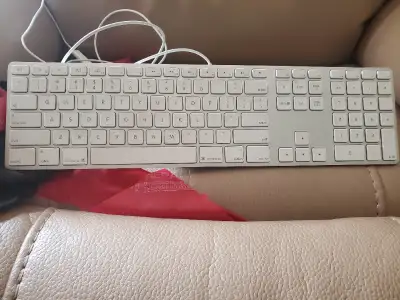 Apple full size USB keyboard. A1243. EMC 2171. A1 condition, View more
