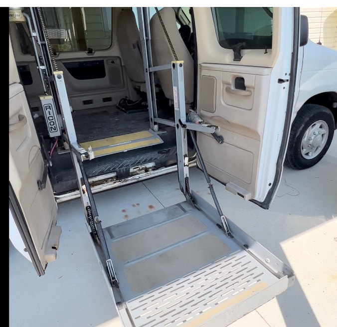 2007 Ford Van Econoline wheelchair lift Cars & Trucks Windsor