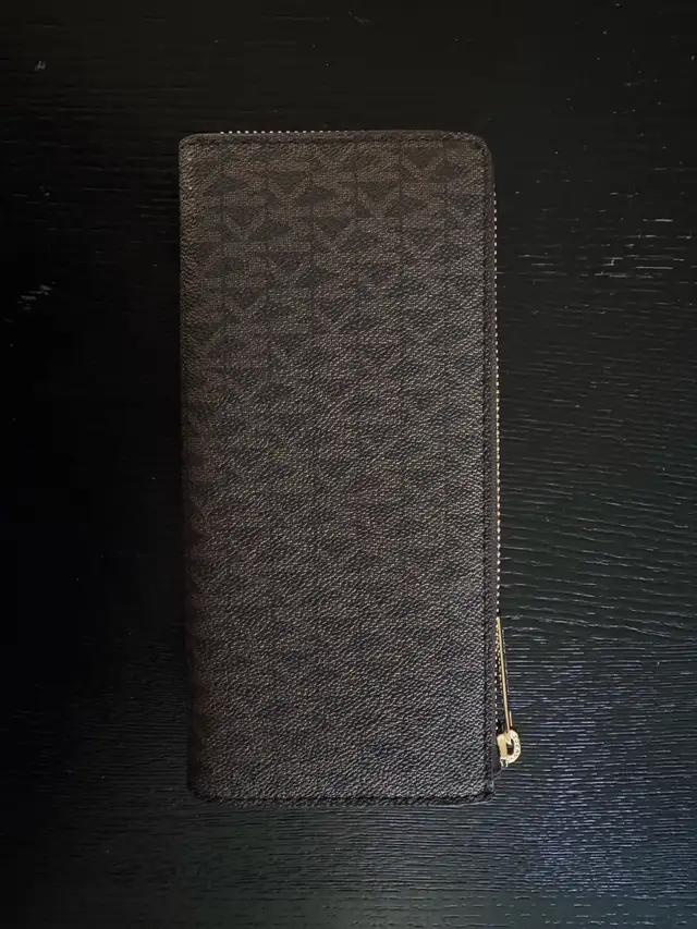 Michael Kors Wallet in Women's - Bags & Wallets in Sudbury - Image 3