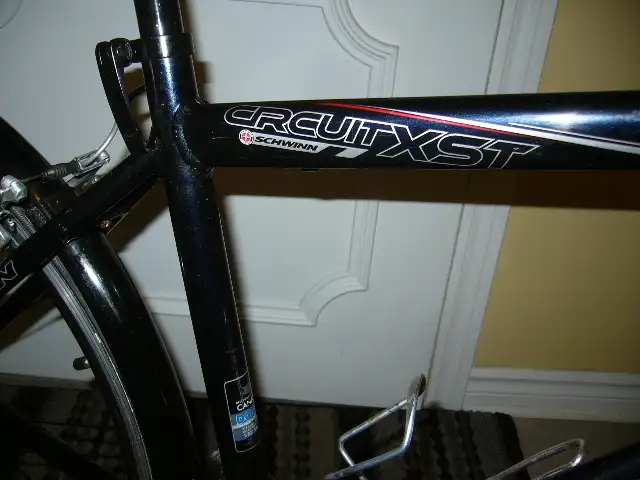 Velo de ville Schwinn CRUITXST 24 vi EZFIRE Shimano, pneus d hiv in Road in Longueuil / South Shore - Image 5
