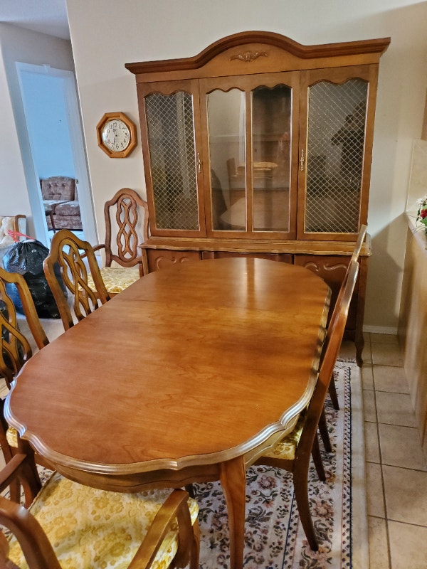 ⭐ Beautiful Solid Maple Sideboard Buffet Hutches & Display