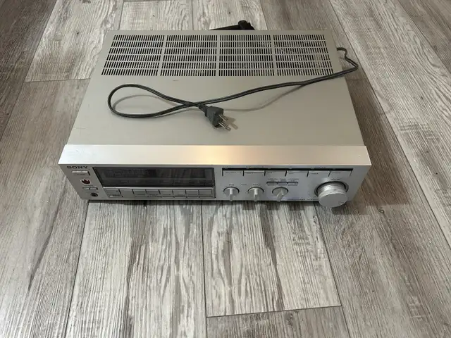 Vintage Sony STR-VX4 Legato Linear Stereo Receiver in Stereo Systems & Home Theatre in Ottawa - Image 3