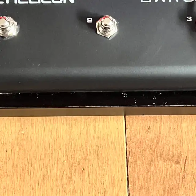 all pedals are wireless plus rechargeable Pedalboard and more  in Guitars in Ottawa - Image 8