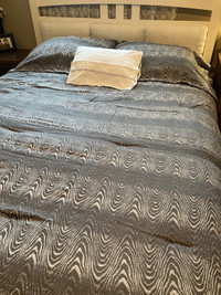 KING size comforter- New