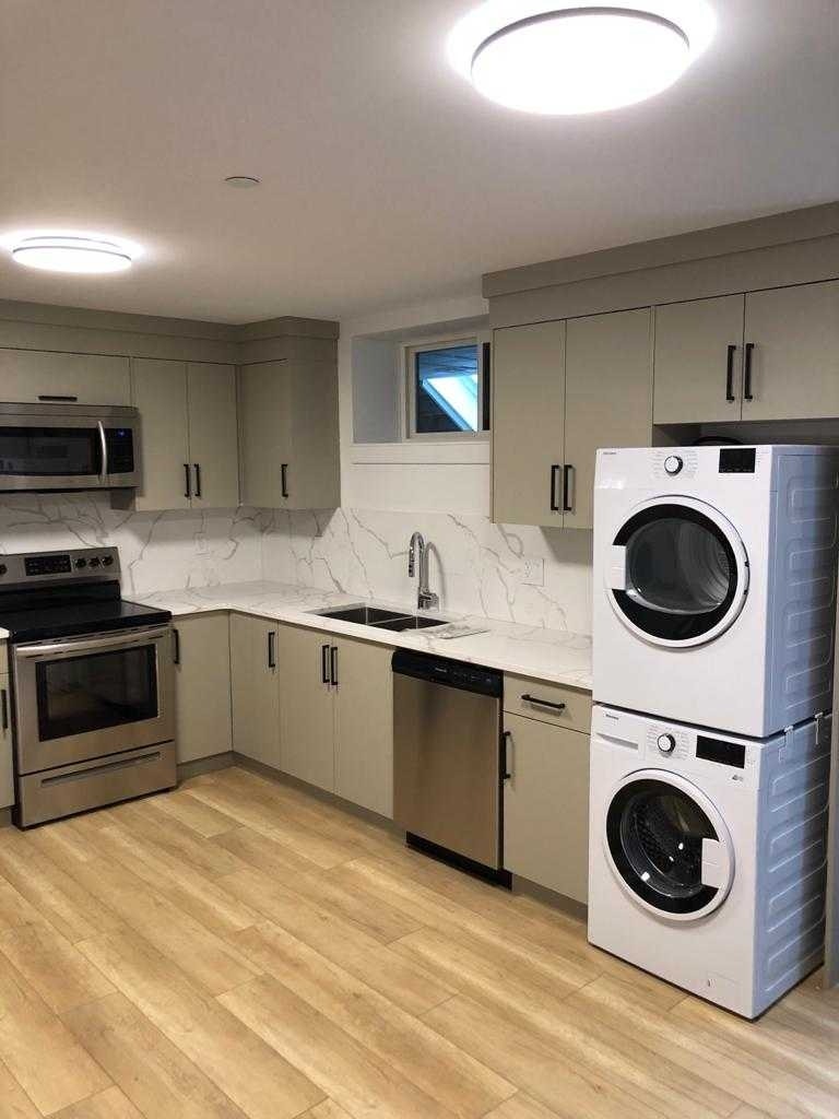 MODERN 1-BEDROOM PRIVATE SUITE — STEPS FROM COMMERCIAL BROADW 4