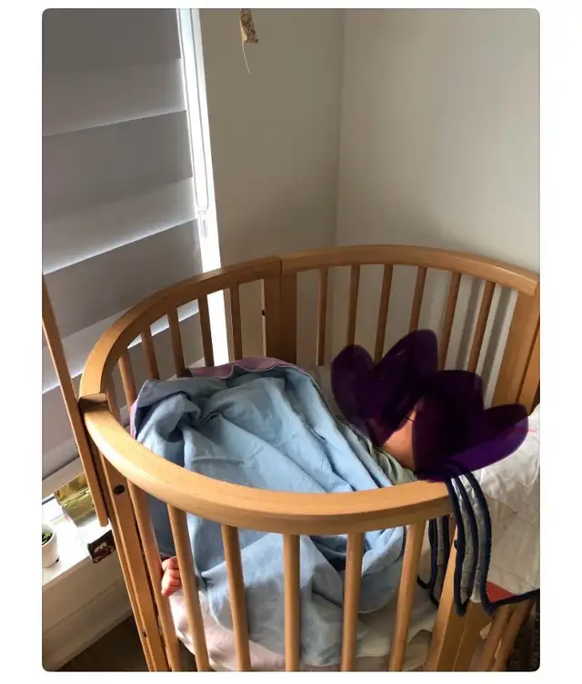 Stokke Sleepi mini and extension, mattress and accessories in Cribs in City of Toronto - Image 4