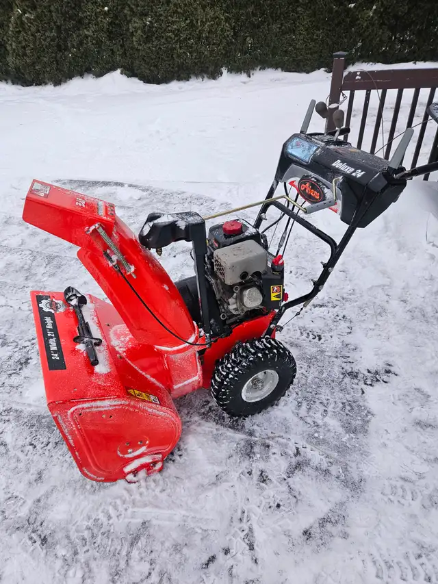Souffleuse ariens deluxe 24 in Snowblowers in Saguenay - Image 5