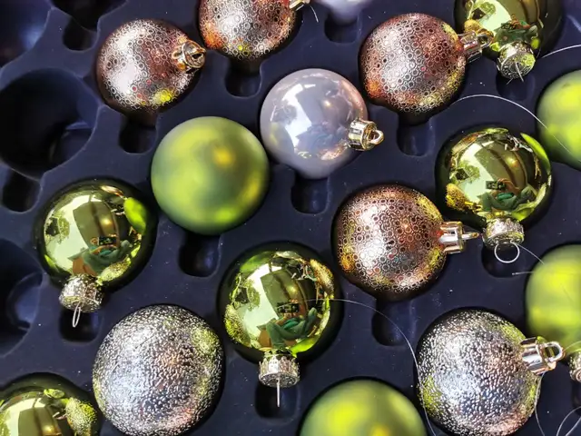 Christmas lights527575069806438401