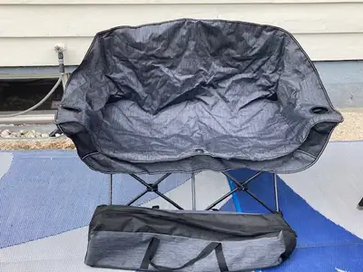 MAC BRAND DOUBLE WIDE FOLDING LAWN / CAMPING CHAIR INCLUDES CARRY TOTE LIKE NEW, RARELY USED