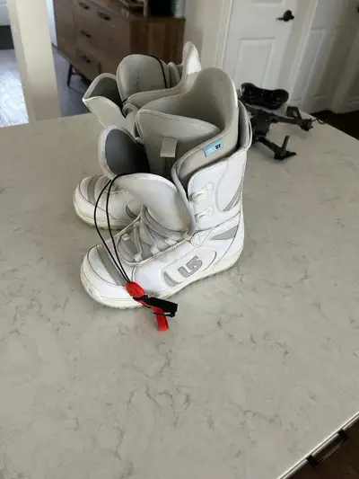 Women’s burton snowboard boots size 6, View more