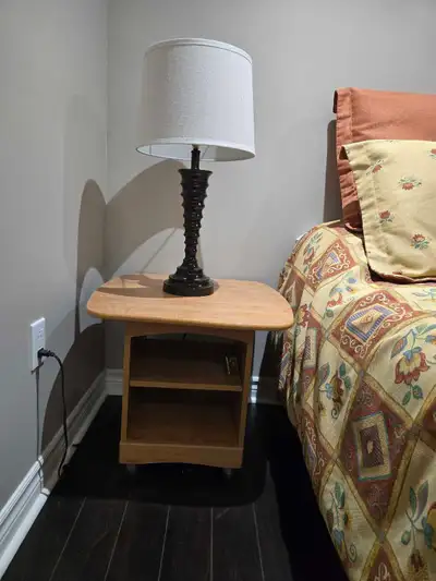 Petite table en prefini avec lampe de table, View more