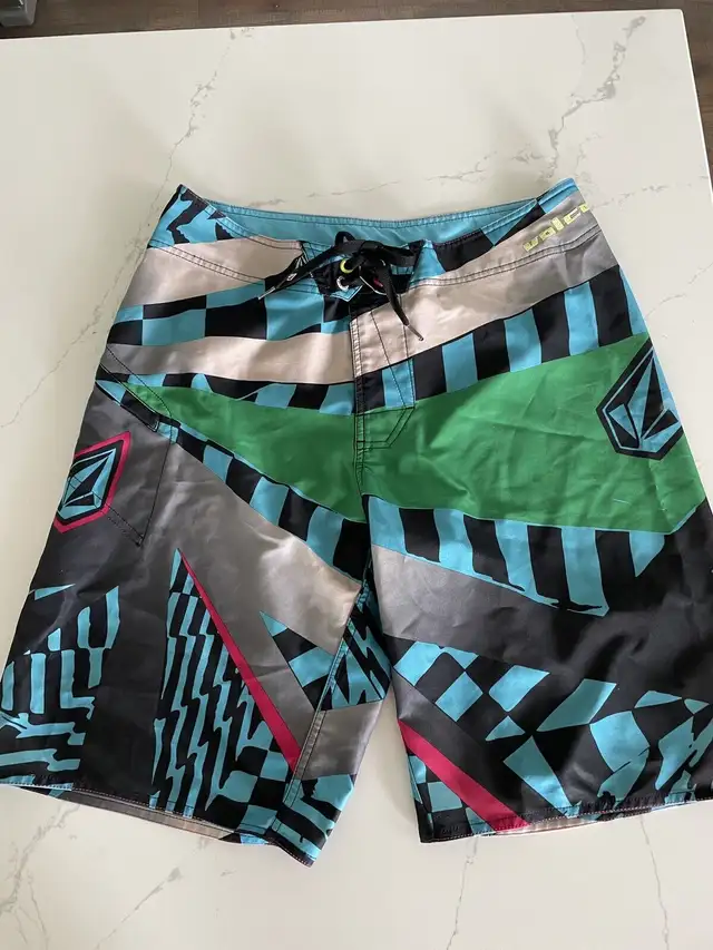 Men’s Volcolm Size 34 Bathing Suit 