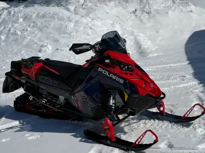 2025 XCR 9R Excellent condition like new showroom condition. Snowtracker carbides. Linq Brackets. Pu...