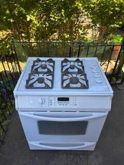 Kenmore Elite Dual-Fuel Stove – White, View more