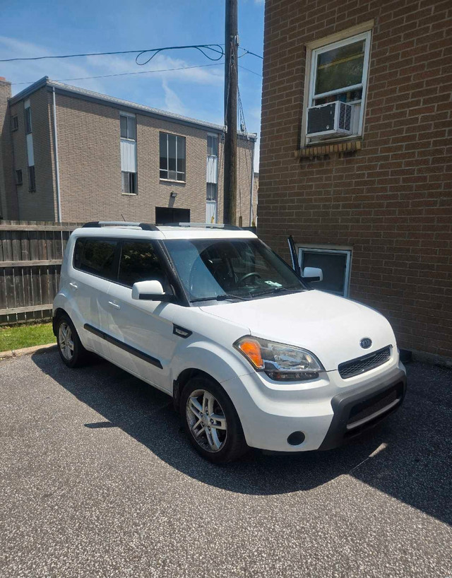 Kia Soul 2011 in Cars & Trucks in Windsor Region - Image 3