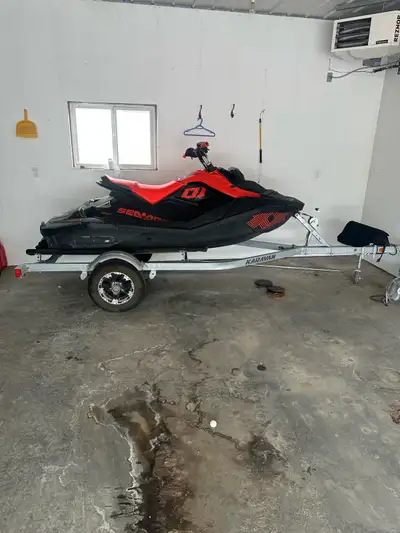 2021 seadoo trixx fully loaded -2 seater -Back step -Front compartment -Speaker setup Low hours come...
