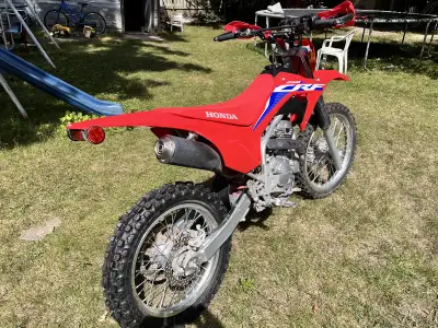 2nd owner, new rear tire, original front. Has handguards, light bar, and bar risers. Regularly maint...