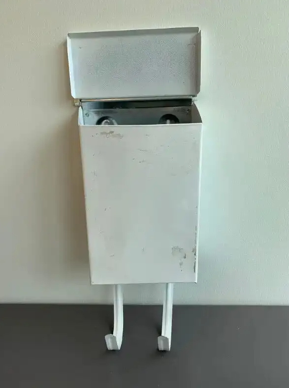 White Retro Vertical Mailbox64141848488833121