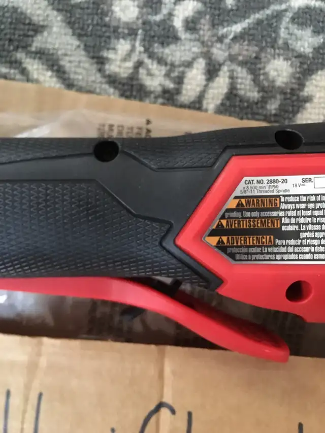 Milwaukee M18 4-1/2” Grinder☘️☘️(TOOL ONLY)☘️☘️ in Power Tools in Markham / York Region - Image 5