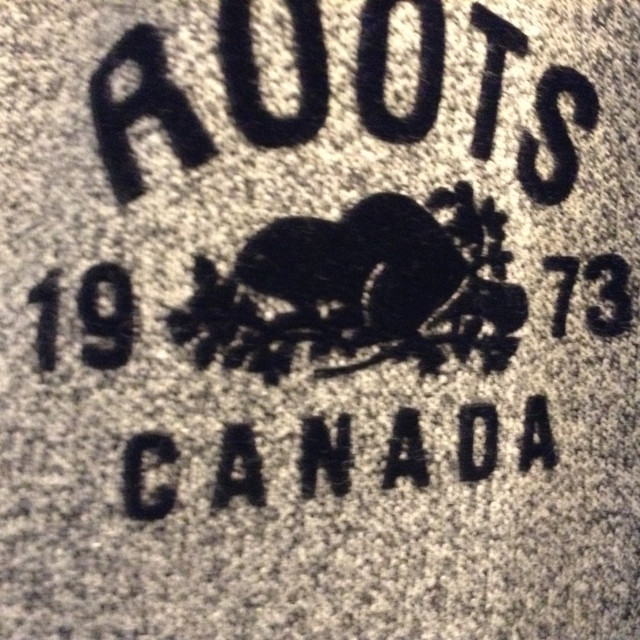 Roots men full zip sweatshirt salt pepper/black size M in Men's in Oshawa / Durham Region - Image 3