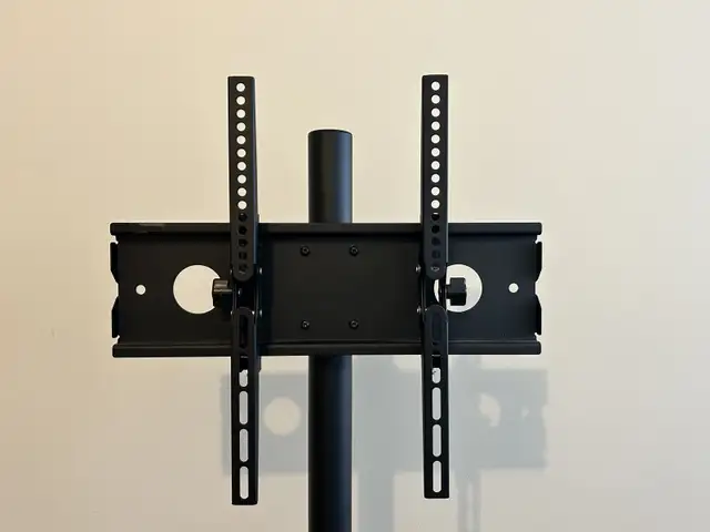 Mobile TV Cart for 13" to 60" Screens by VIVO in TV Tables & Entertainment Units in Vancouver - Image 4