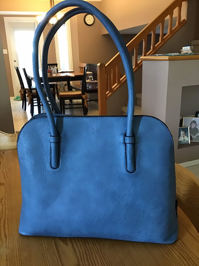 Leather Purse in Women's - Bags & Wallets in Edmonton